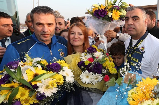 Fenerbahçemiz, Çiçeklerle Karşılandı